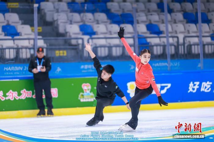 冰中的旋转, 总教练茹自, gddFx