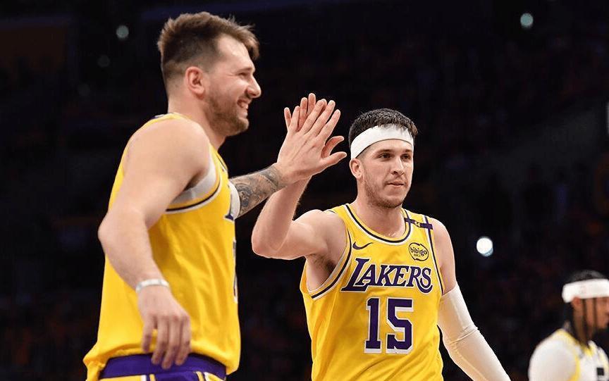 里弗斯与东, 缺的一员 里弗斯与东, 缺的一员