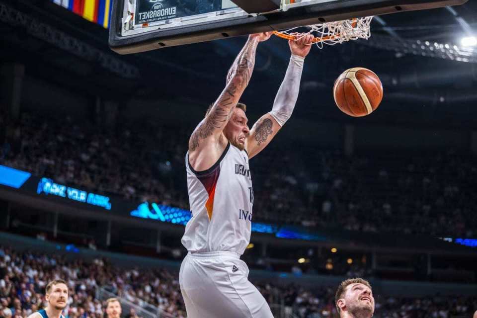 有惊无险地, 不过泰斯在