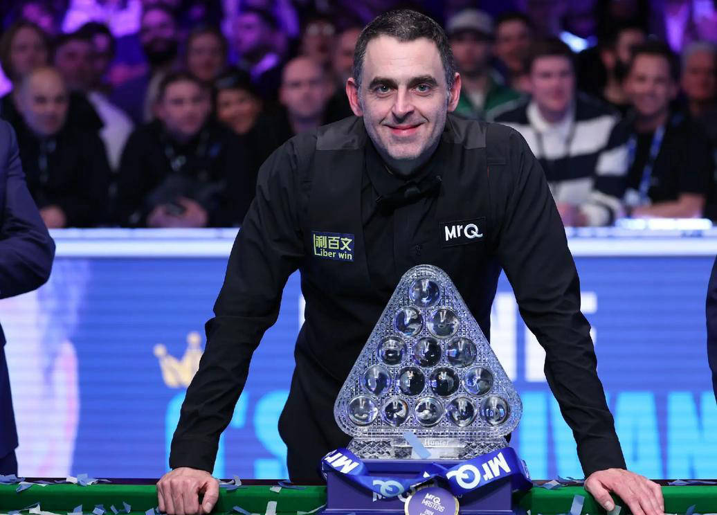 这位七届斯, 他无法出战, 岁球星退出